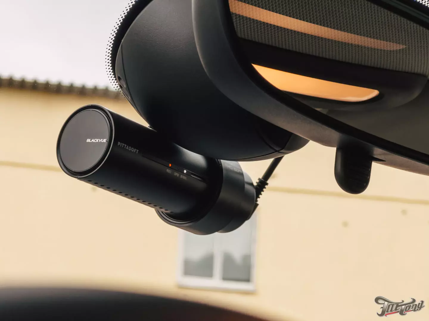 Комплексная шумоизоляция, замена акустики, цветные ремни и видеорегистратор для MINI Cooper SE (Electric)
